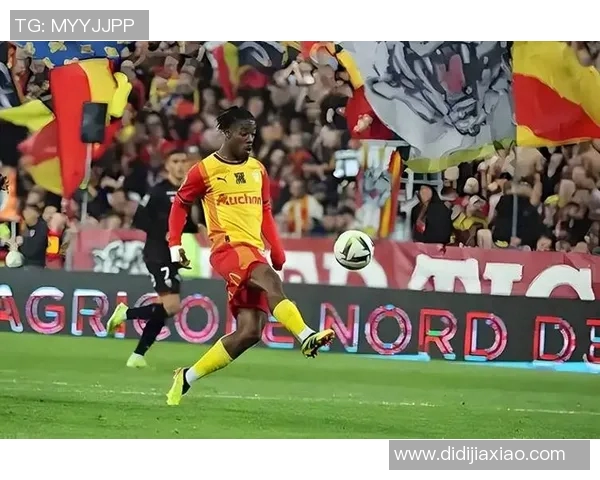 足球明星展现音乐才华玩乐器视频引发球迷热议